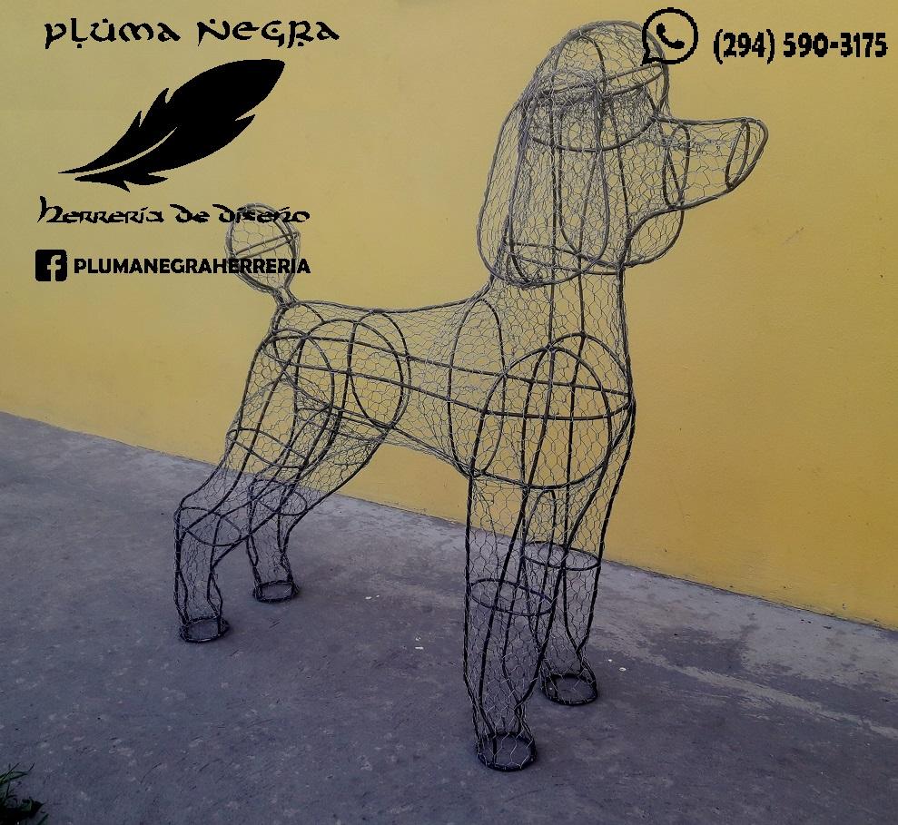 Topiarios de hierro caninos para el jardn.