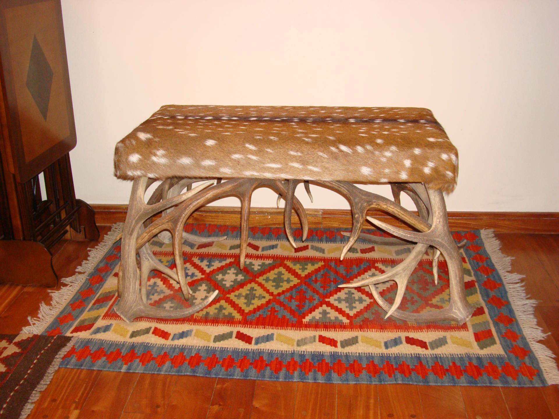 Banqueta de astas de ciervo y cuero