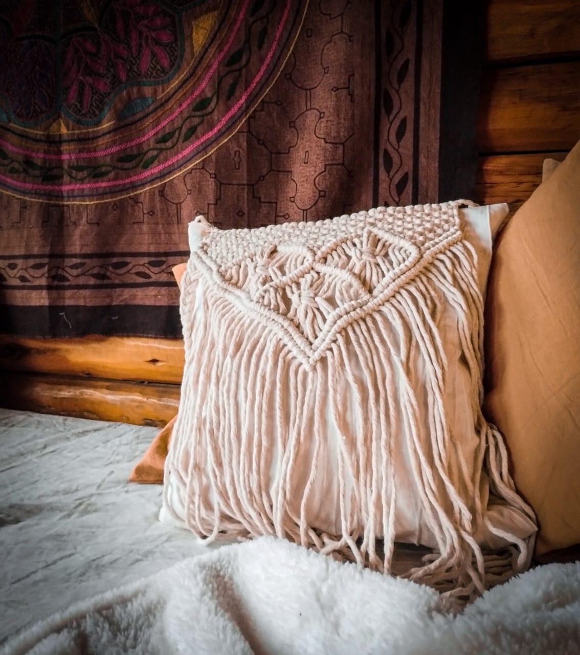 ALMOHADONES MACRAME