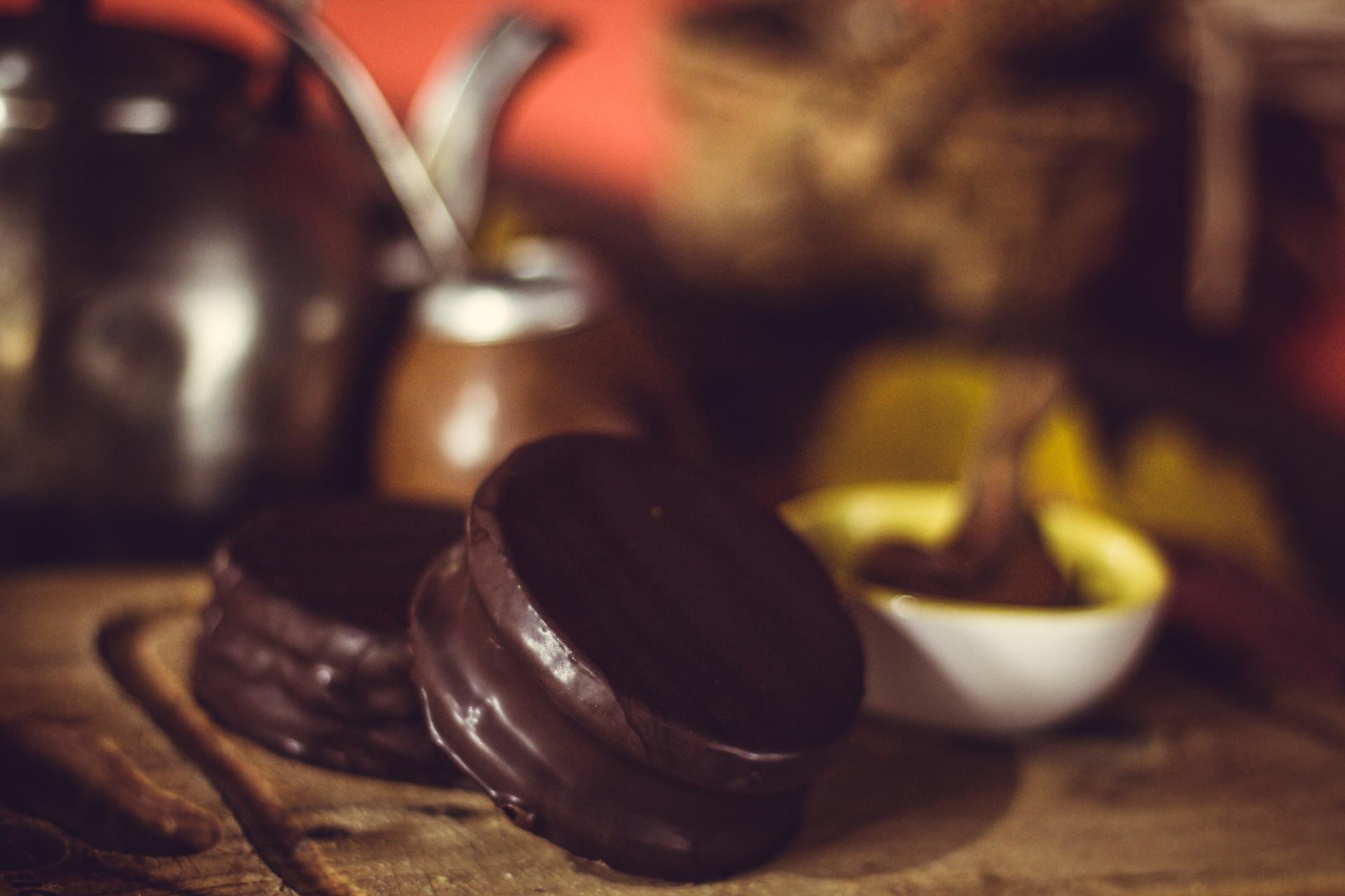 alfajor de chocolate con dulce de leche