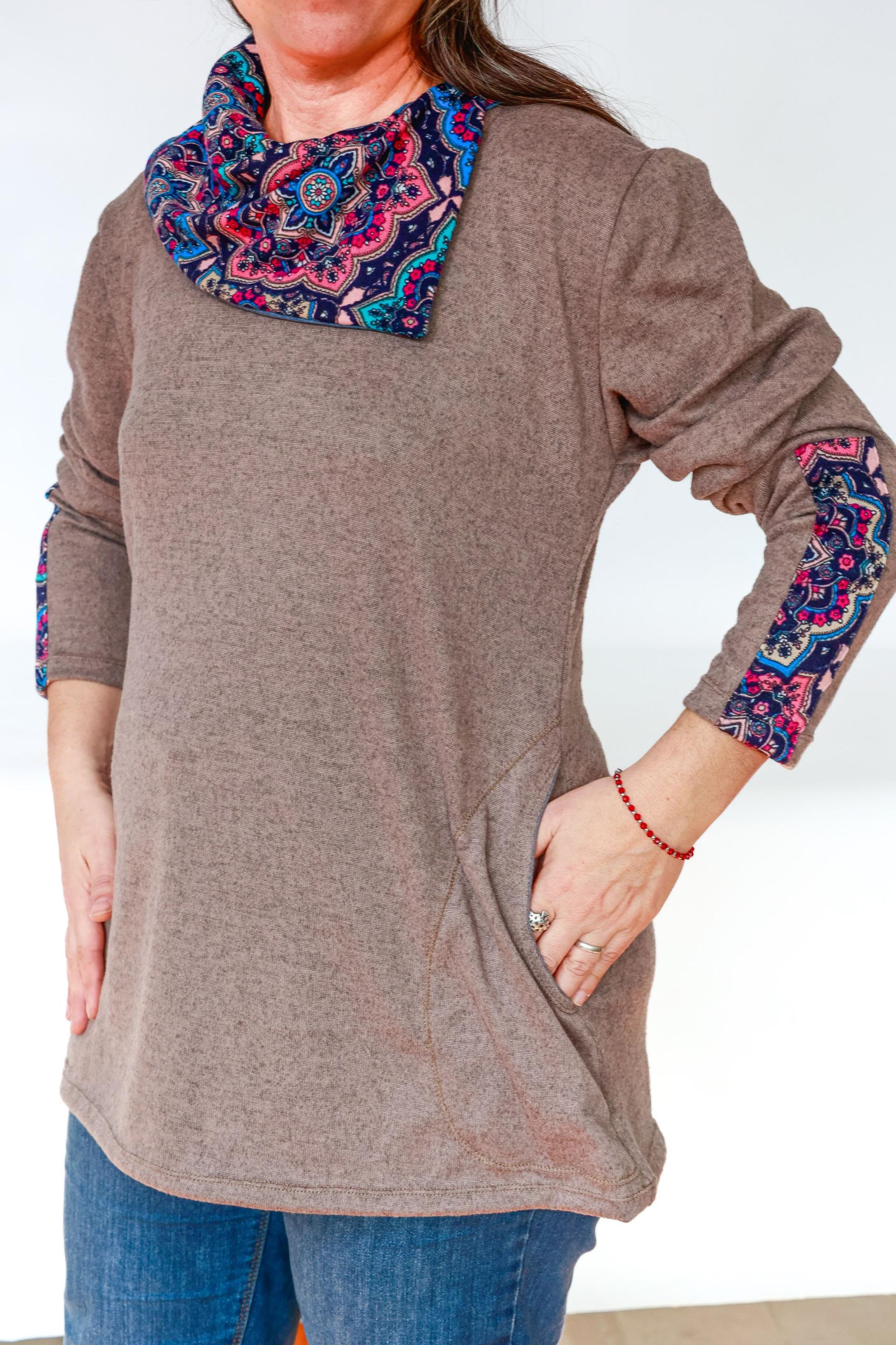 Remera con cuello abierto